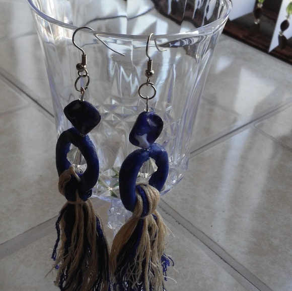 Handmade pom necklace/earring set - Picture 1 of 3